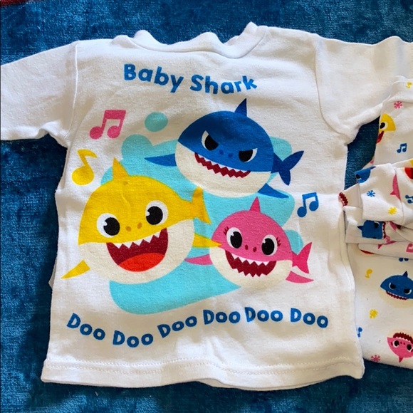 Baby Shark pajamas set - Picture 2 of 3